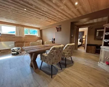 Apartment Bel Air, Univers Fantastique
