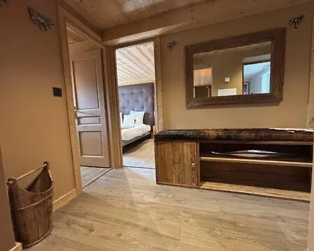 Bel Air, Univers Fantastique Apartment